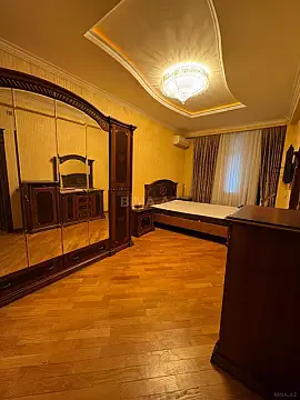 Kirayə verilir 4 otaqlı mənzil 200 m²