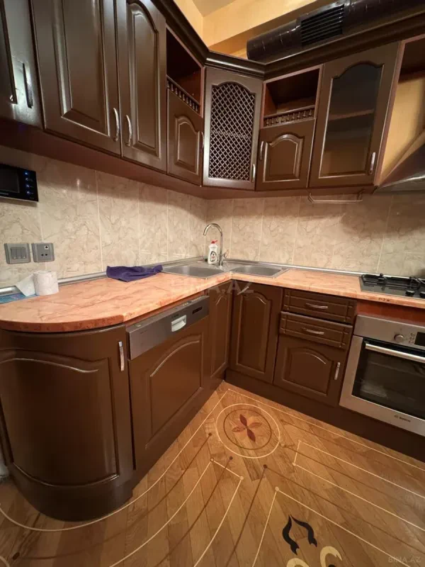 Kirayə verilir 4 otaqlı mənzil 200 m²
