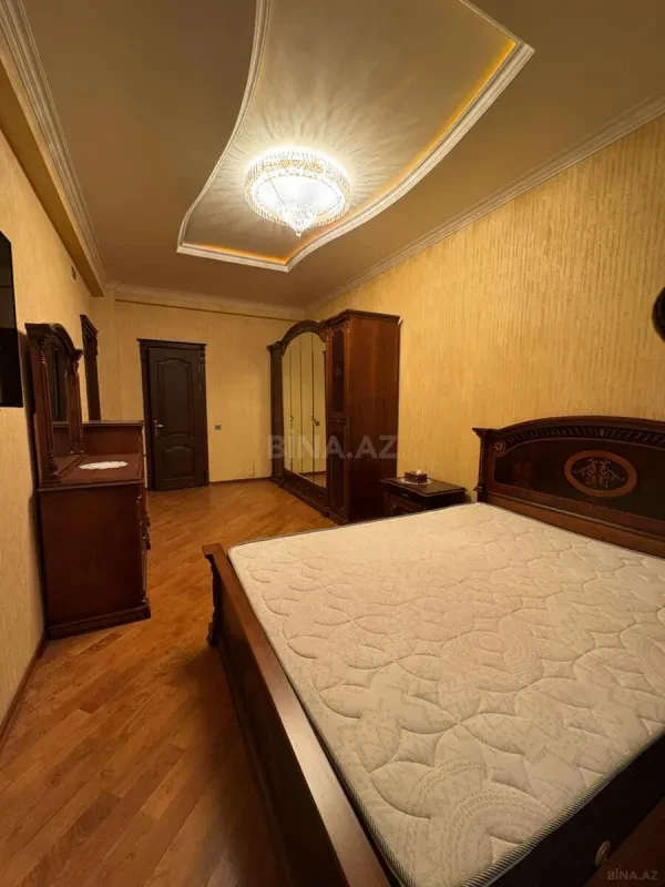 Kirayə verilir 4 otaqlı mənzil 200 m²