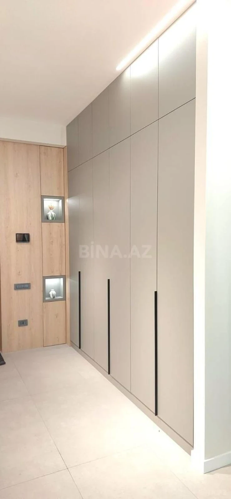 Satılır 3 otaqlı mənzil 130 m²