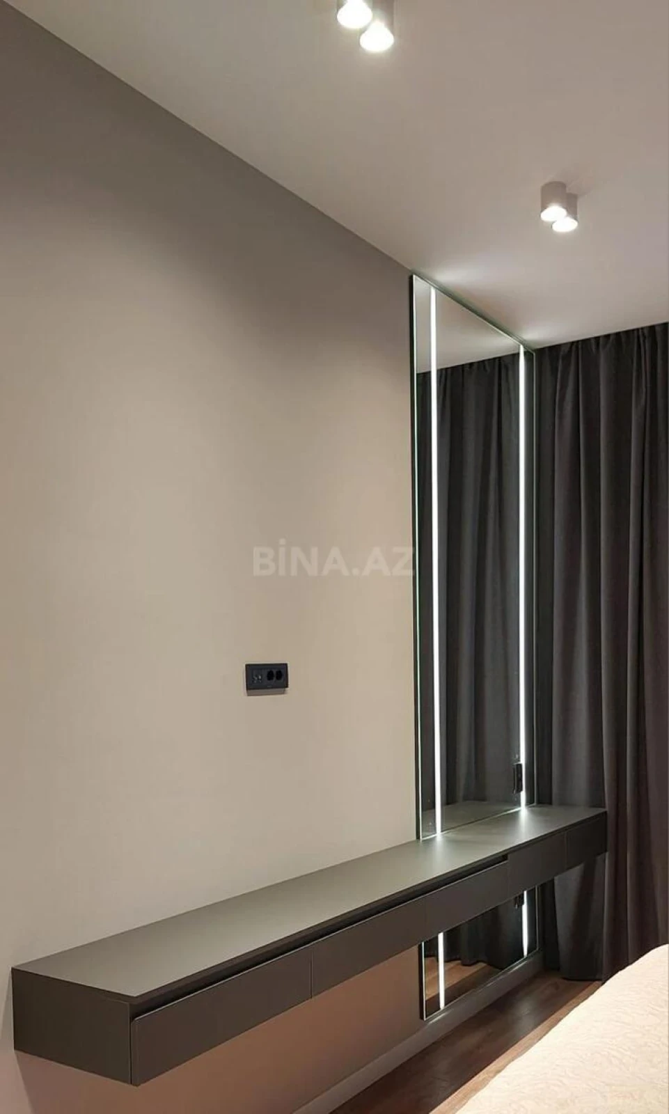 Satılır 3 otaqlı mənzil 130 m²