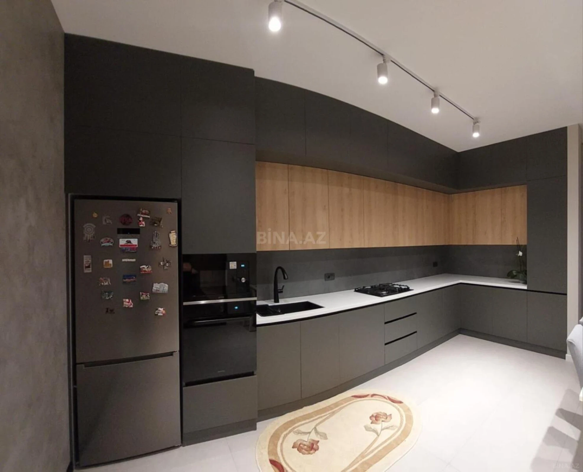 Satılır 3 otaqlı mənzil 130 m²