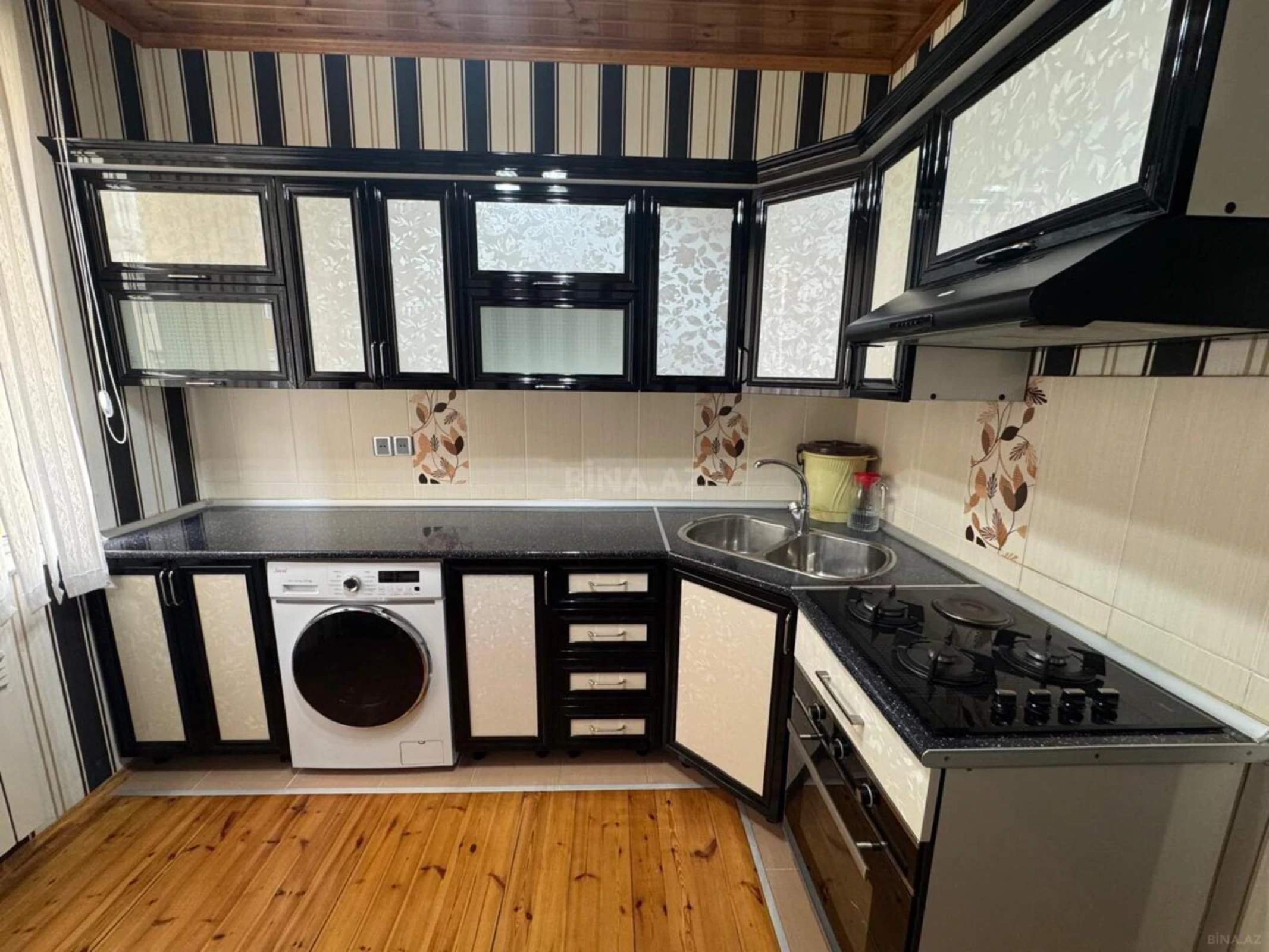Satılır 2 otaqlı mənzil 65 m²