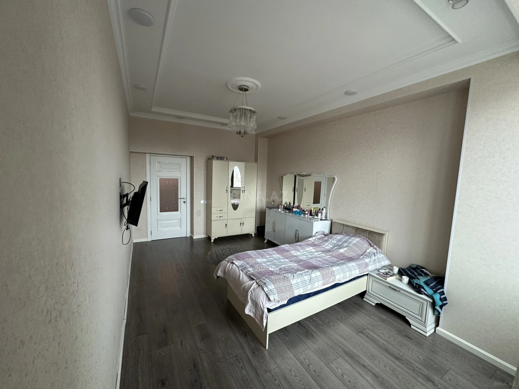 Satılır 3 otaqlı mənzil 94 m²