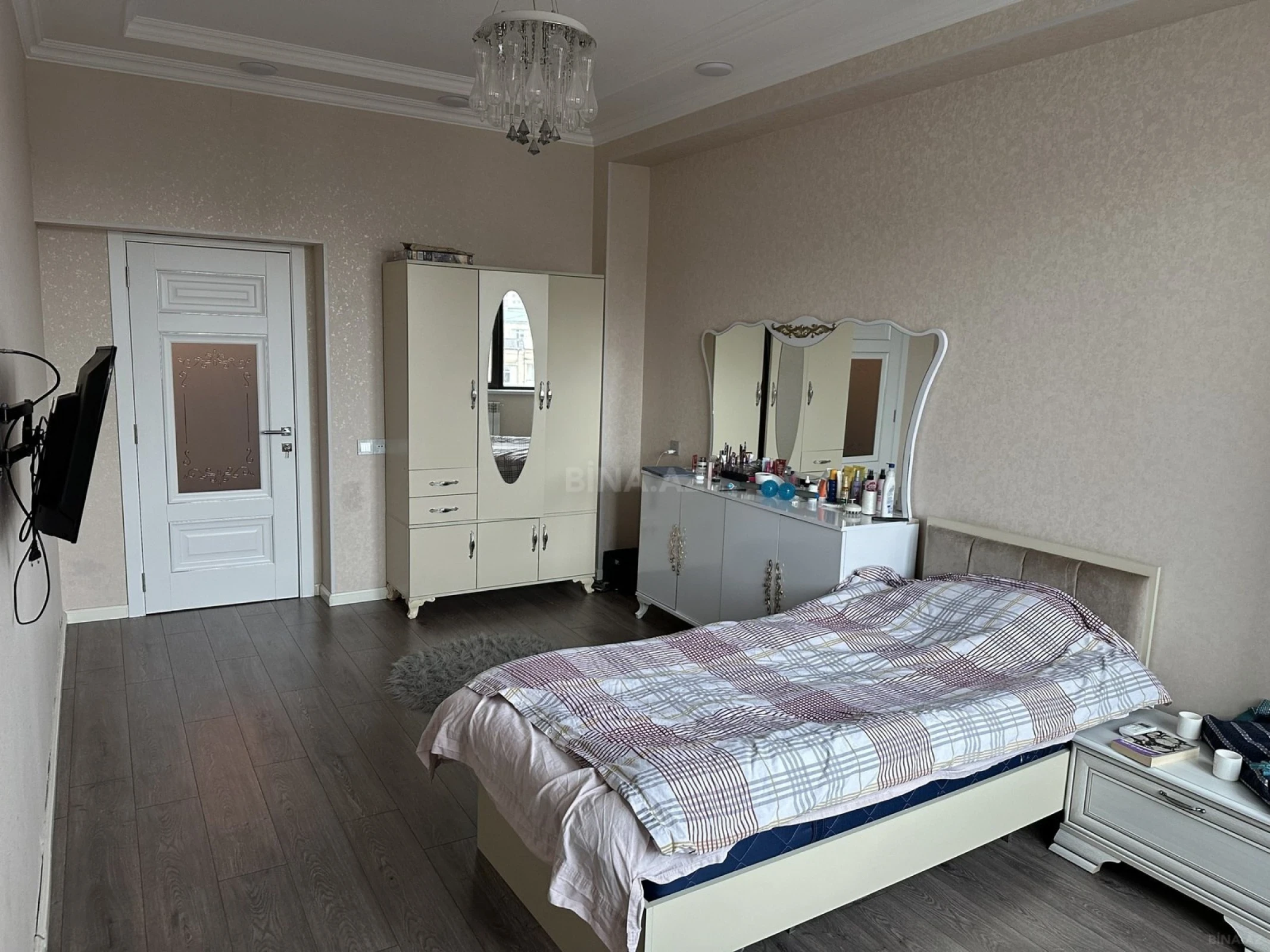 Satılır 3 otaqlı mənzil 94 m²