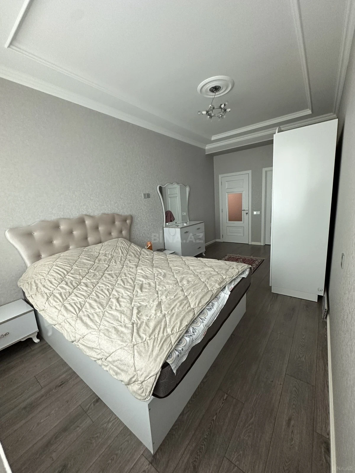 Satılır 3 otaqlı mənzil 94 m²