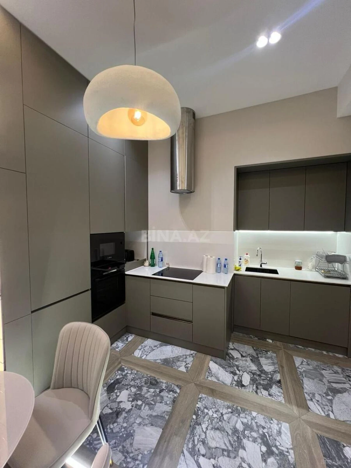 Kirayə verilir 2 otaqlı mənzil 60 m²