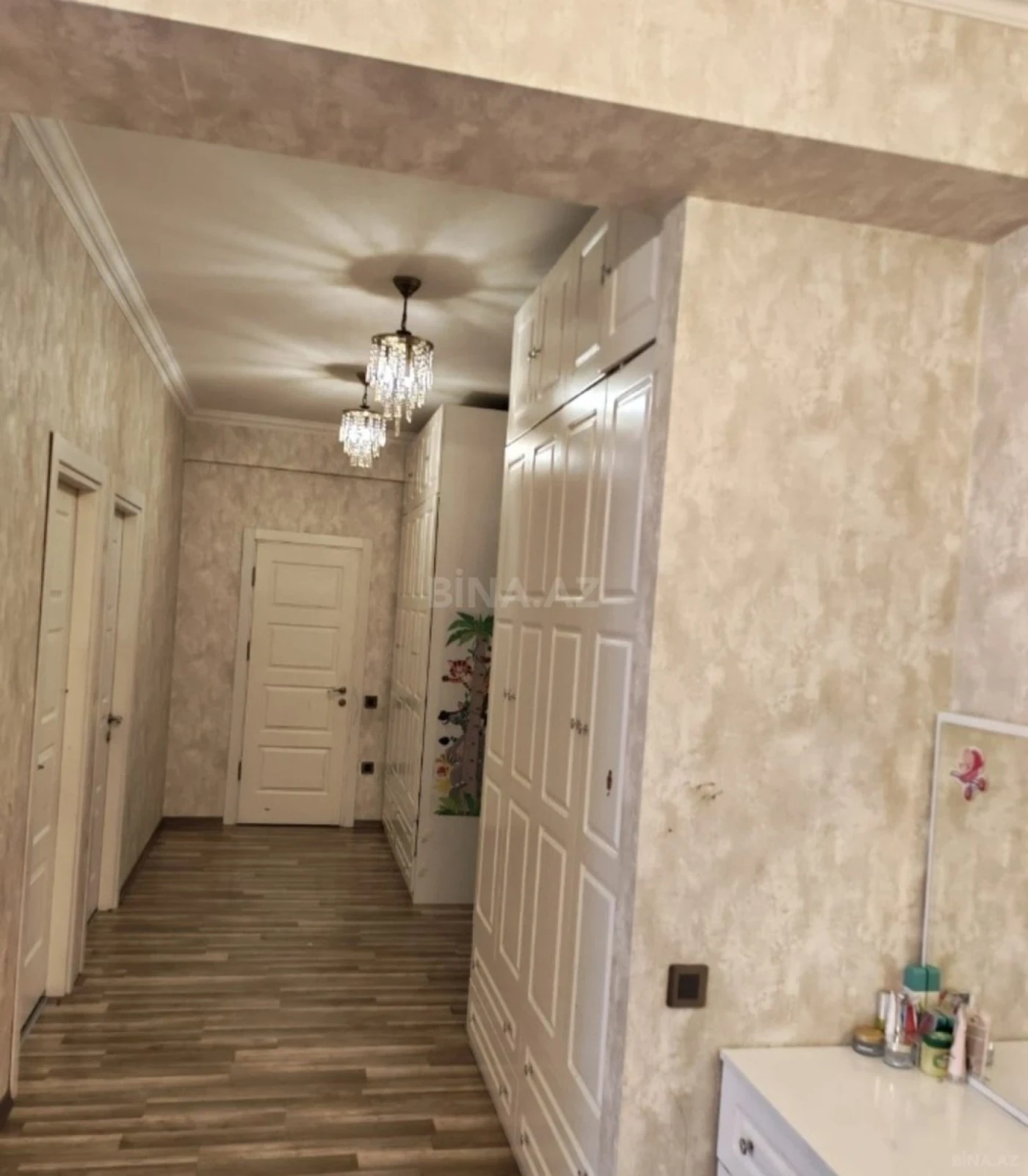 Satılır 2 otaqlı mənzil 76 m²