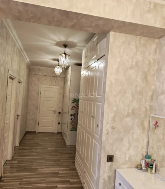 Satılır 2 otaqlı mənzil 76 m²