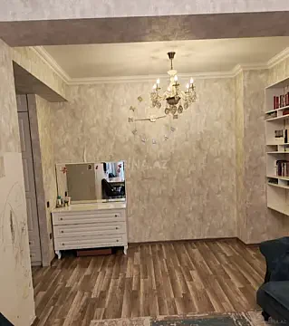 Satılır 2 otaqlı mənzil 76 m²