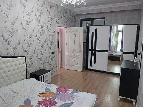 Kirayə verilir 2 otaqlı mənzil 88 m²