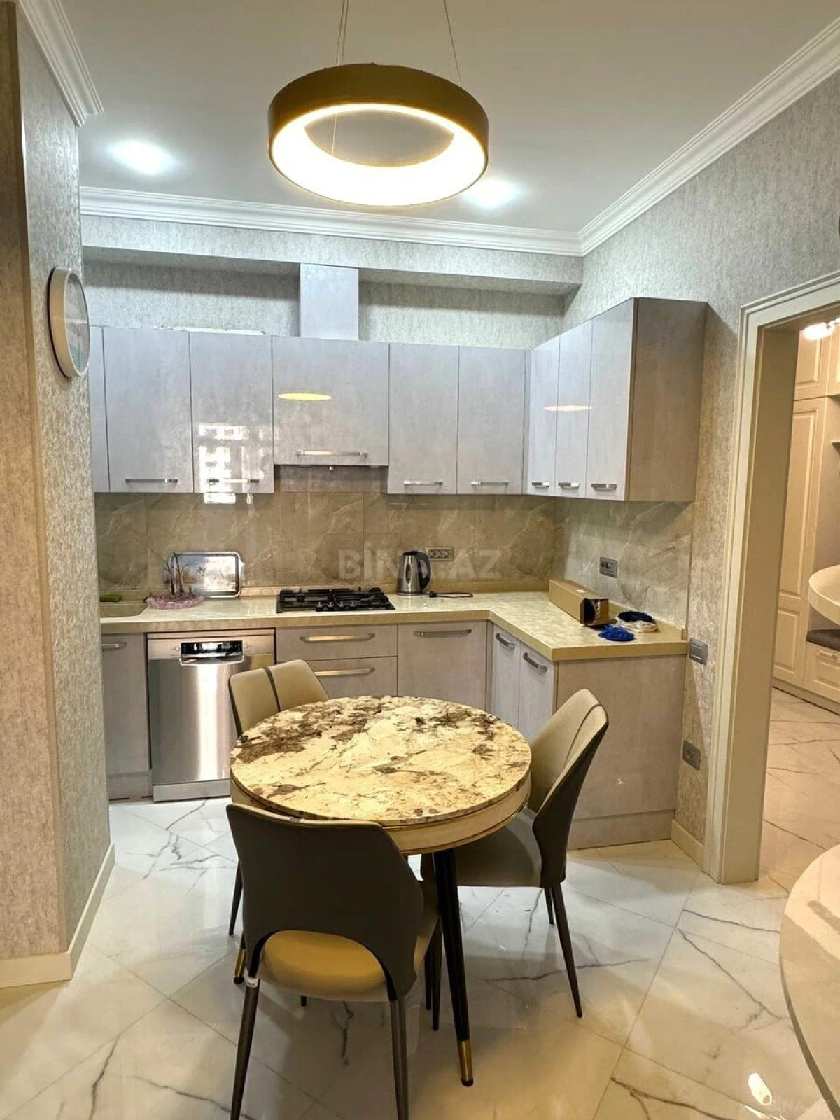 Kirayə verilir 3 otaqlı mənzil 120 m²