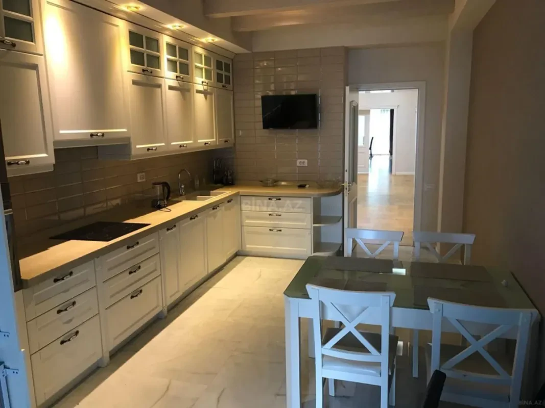 Kirayə verilir 3 otaqlı mənzil 215 m²