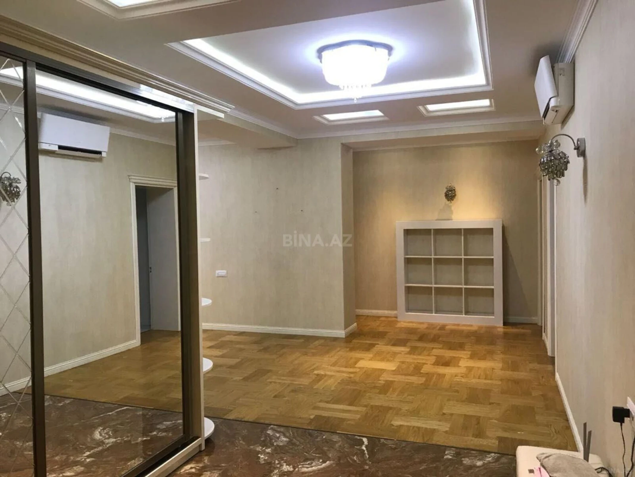 Kirayə verilir 3 otaqlı mənzil 215 m²