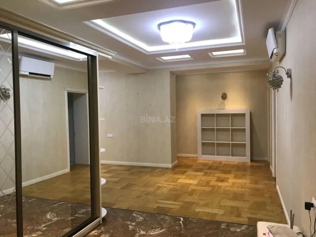 Kirayə verilir 3 otaqlı mənzil 215 m²