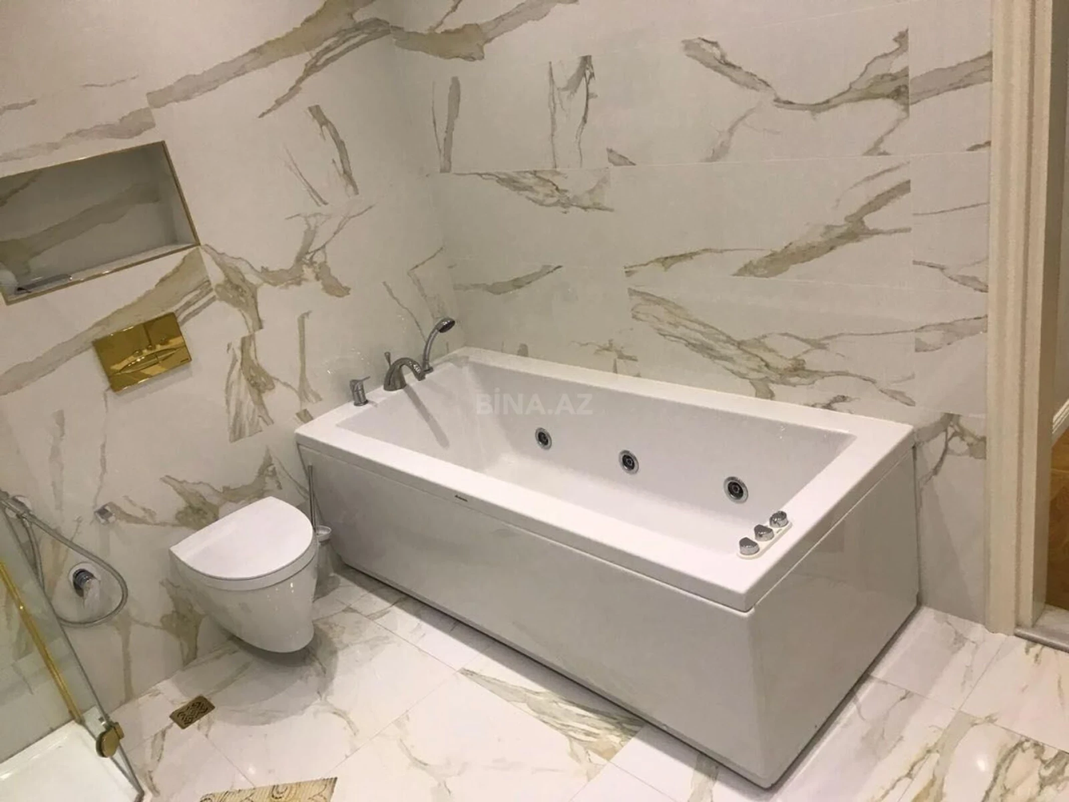 Kirayə verilir 3 otaqlı mənzil 215 m²