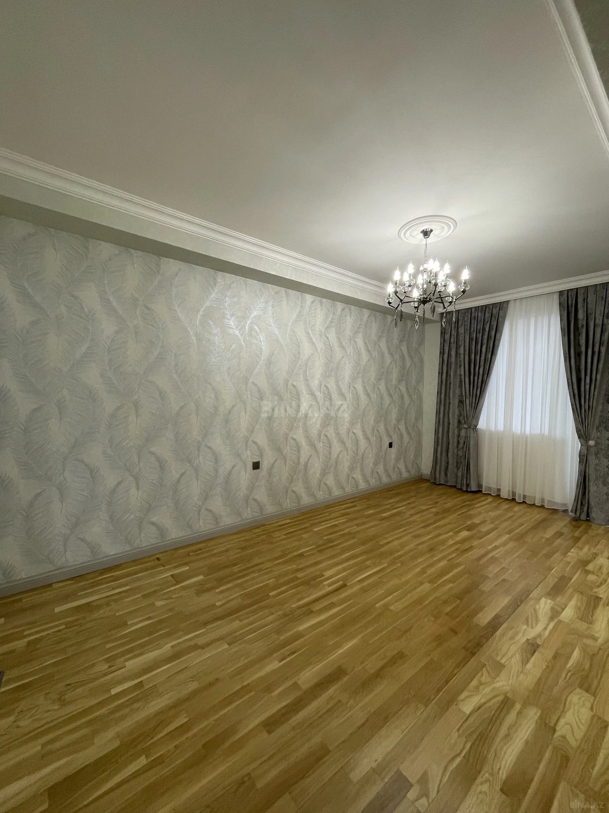 Satılır 2 otaqlı mənzil 81 m²