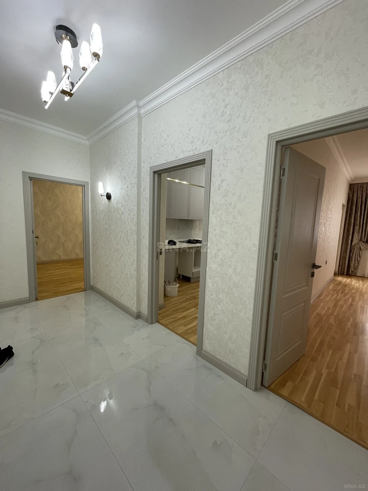 Satılır 2 otaqlı mənzil 81 m²