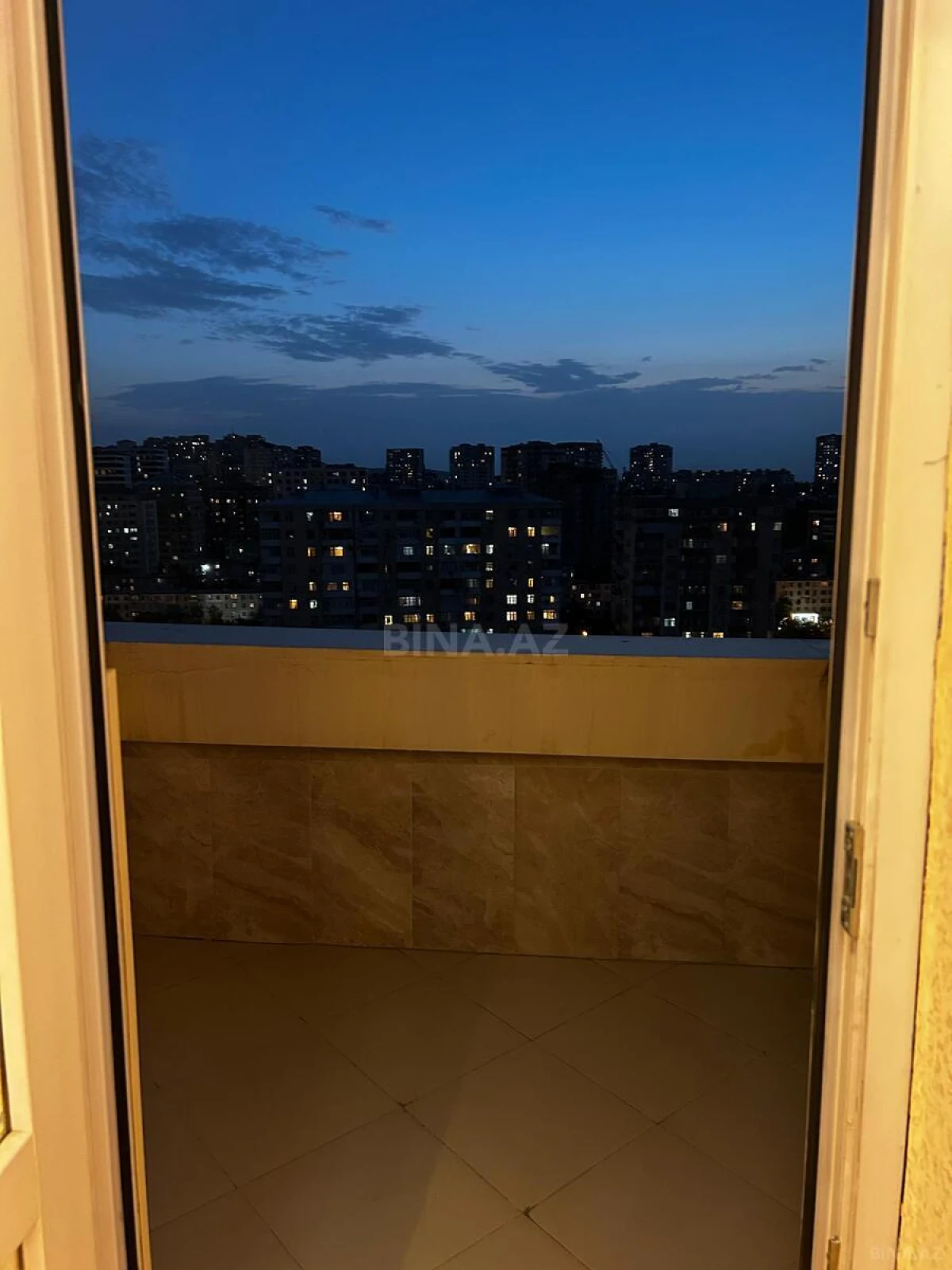 Satılır 3 otaqlı mənzil 127 m²