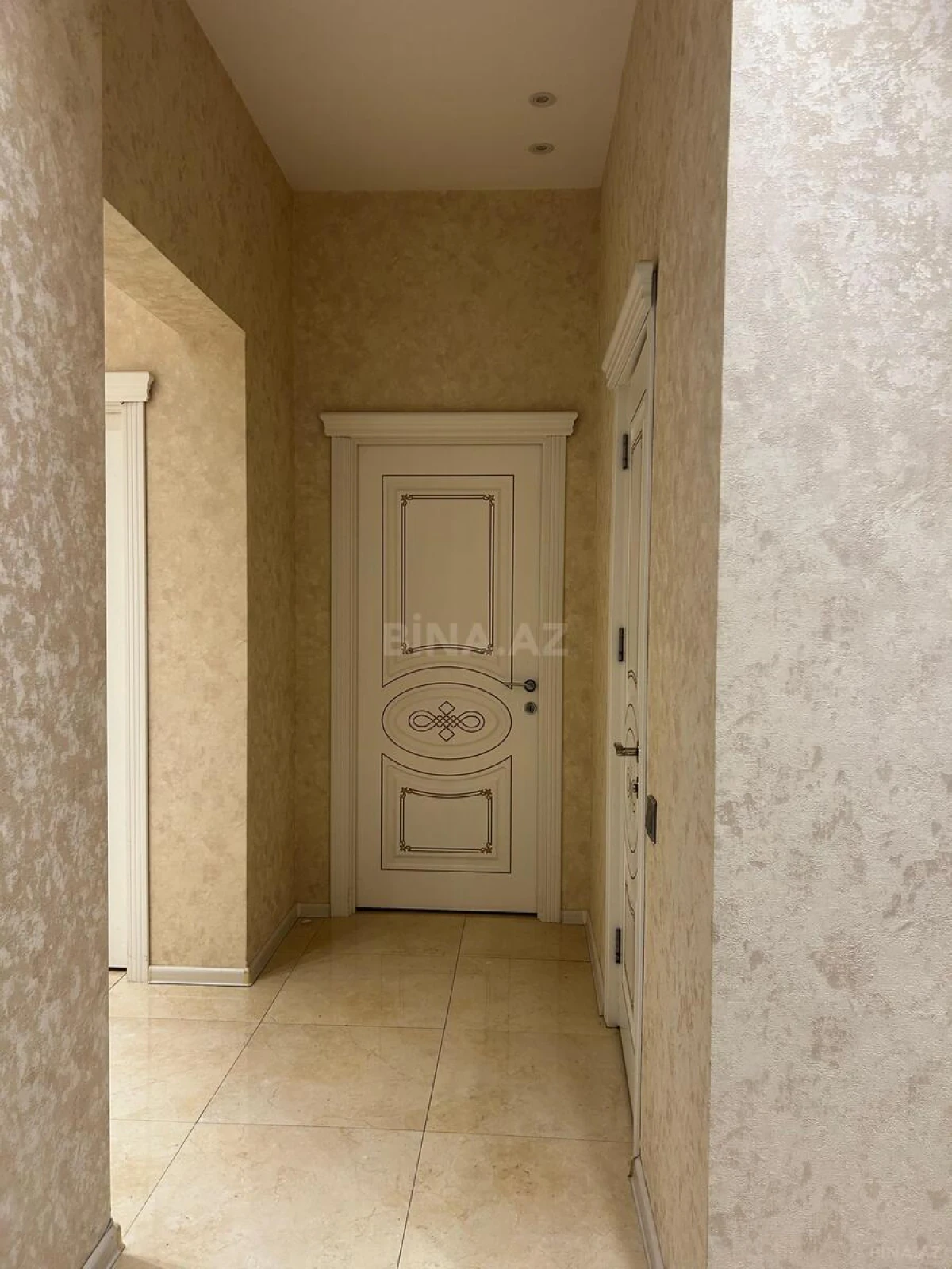 Satılır 3 otaqlı mənzil 127 m²