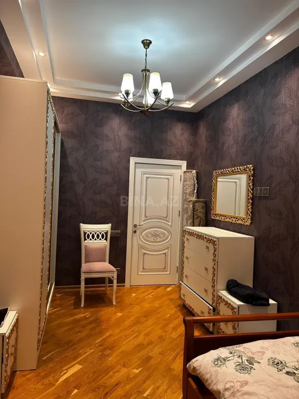Satılır 3 otaqlı mənzil 127 m²