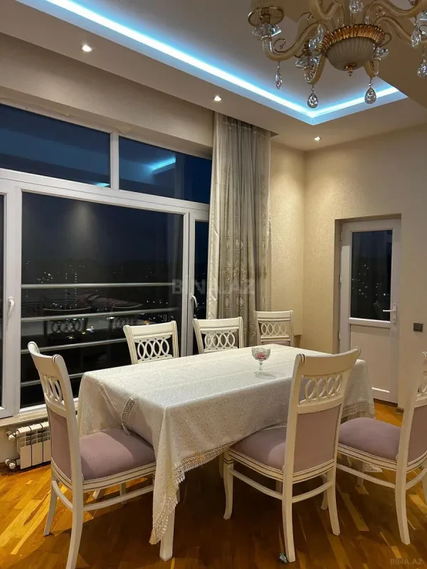 Satılır 3 otaqlı mənzil 127 m²