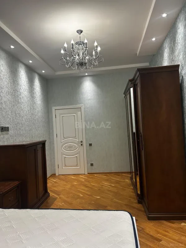 Satılır 3 otaqlı mənzil 127 m²