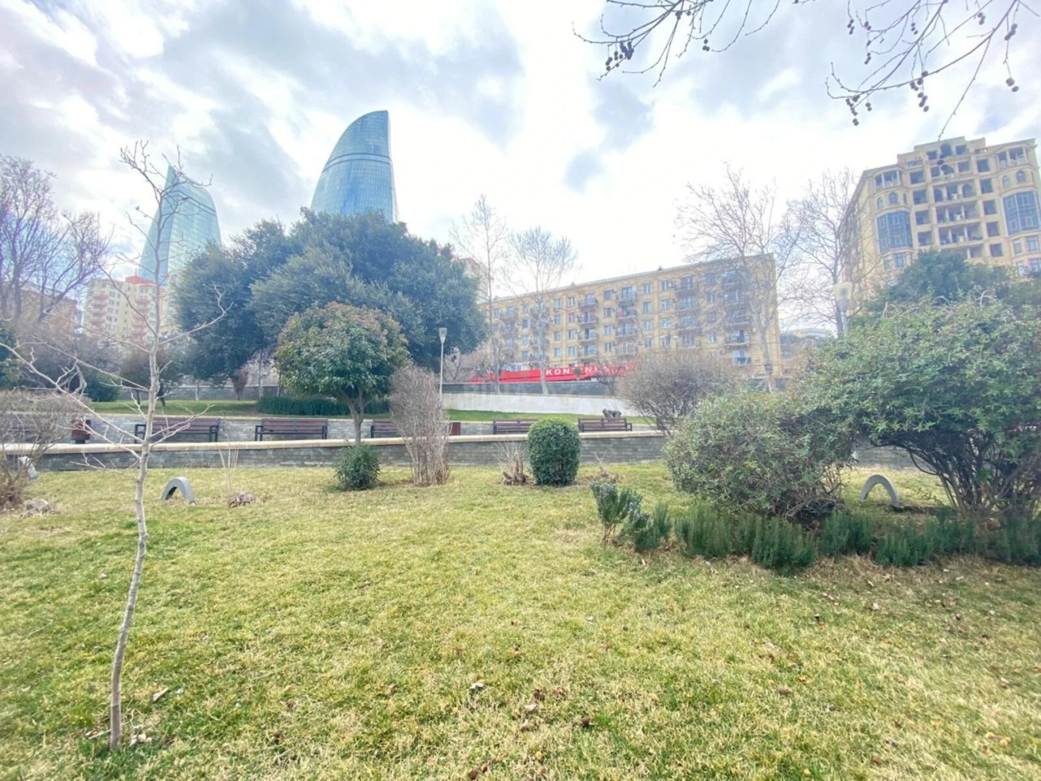 Kirayə verilir 2 otaqlı mənzil 70 m²