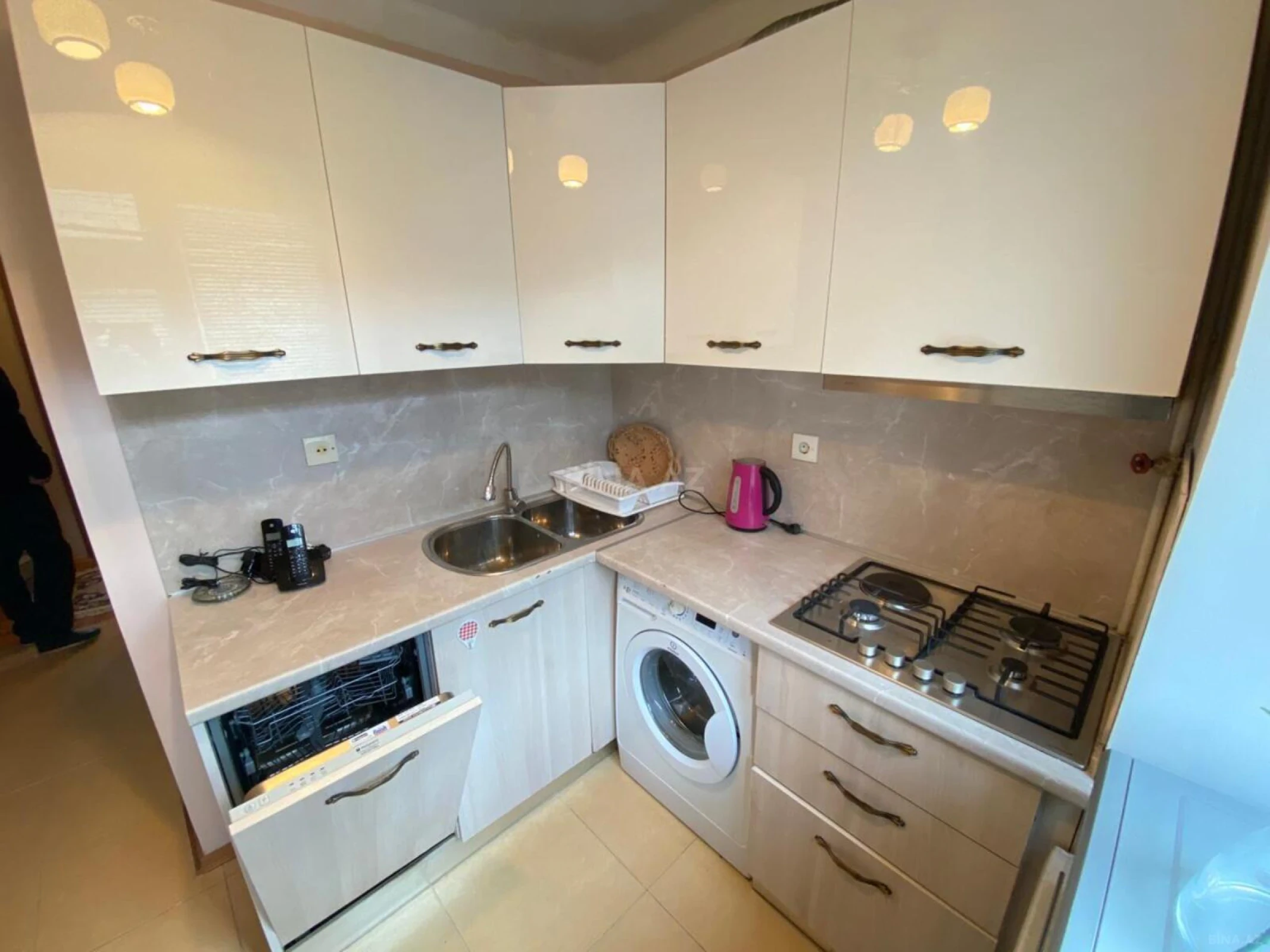 Kirayə verilir 2 otaqlı mənzil 70 m²