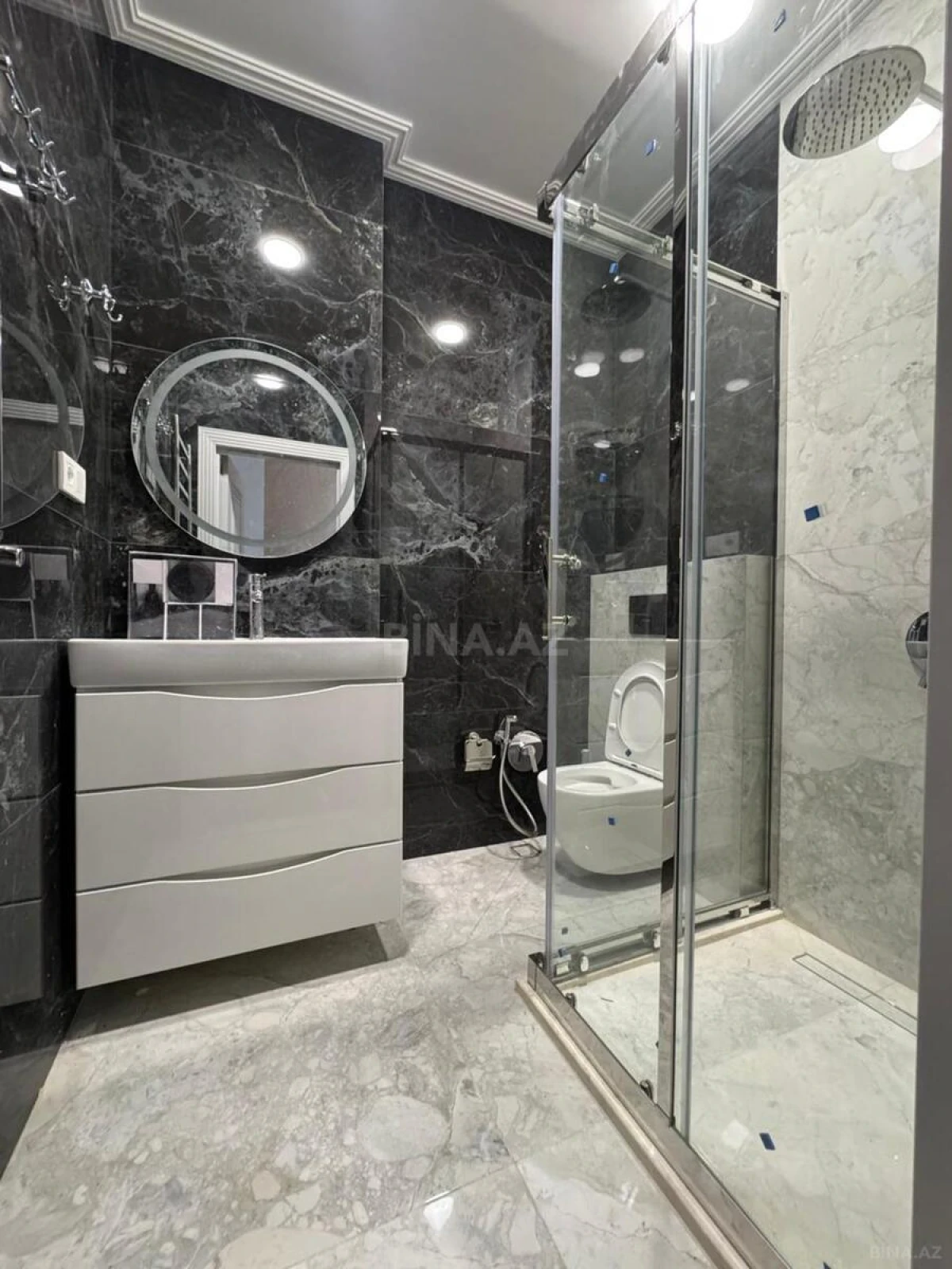 Kirayə verilir 4 otaqlı mənzil 190 m²