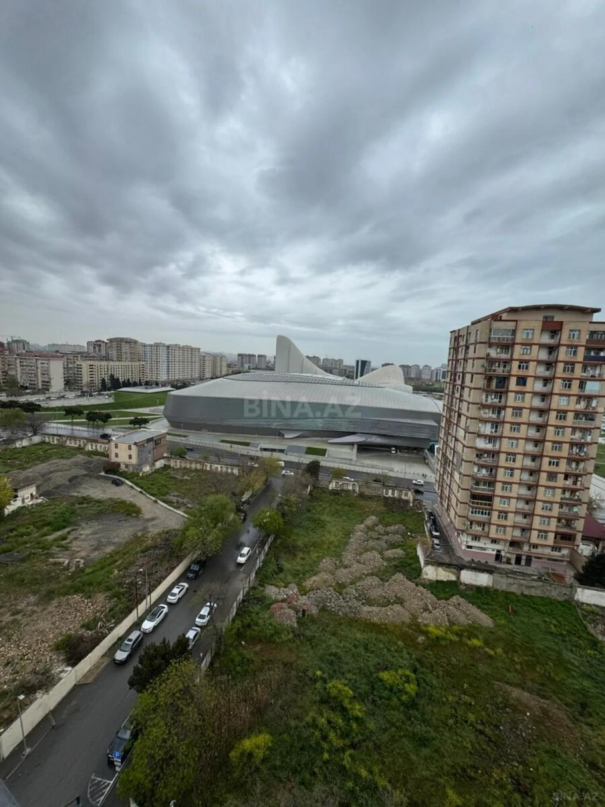 Kirayə verilir 4 otaqlı mənzil 190 m²