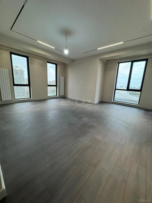 Kirayə verilir 4 otaqlı mənzil 190 m²