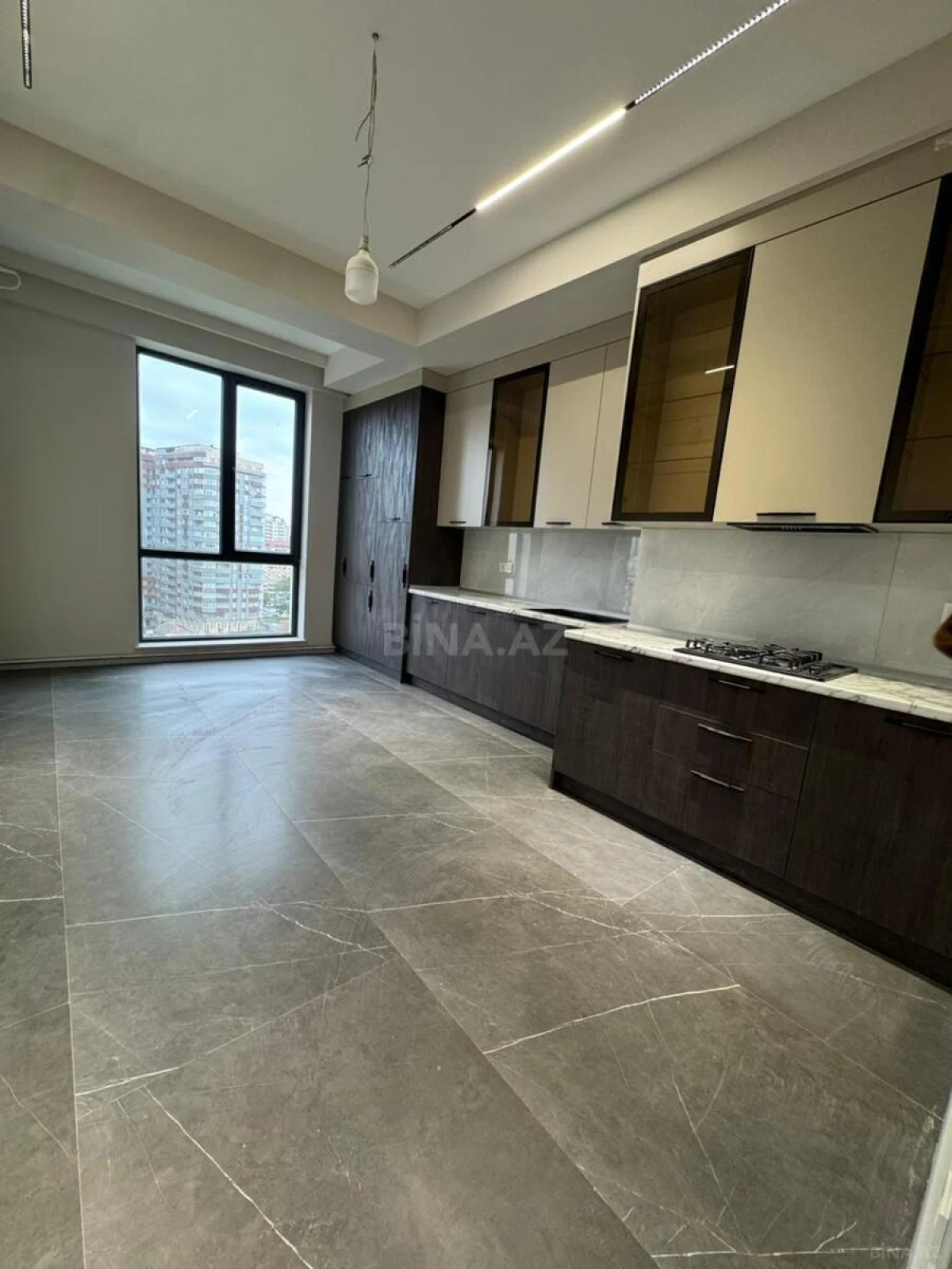 Kirayə verilir 4 otaqlı mənzil 190 m²