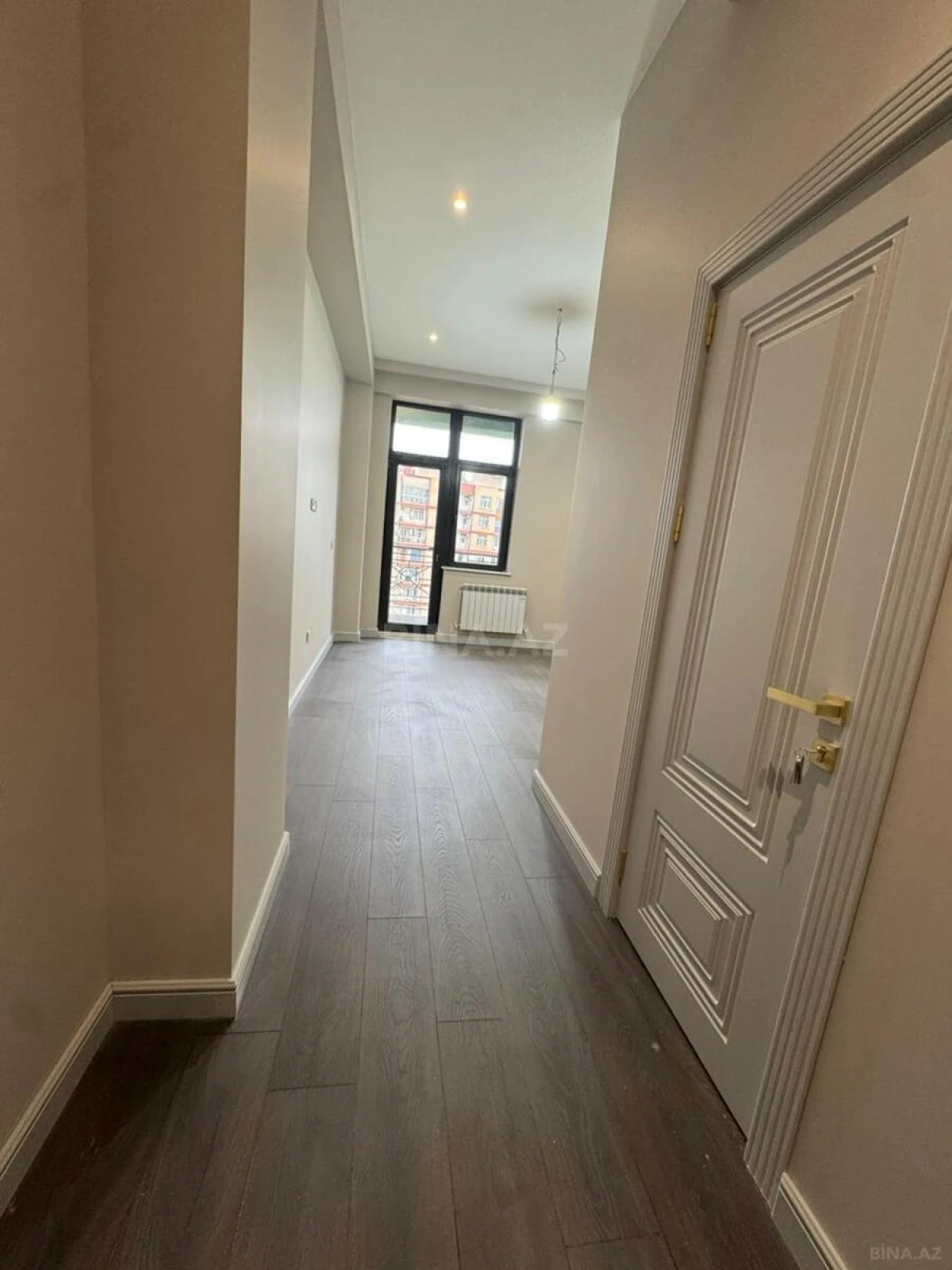 Kirayə verilir 4 otaqlı mənzil 190 m²