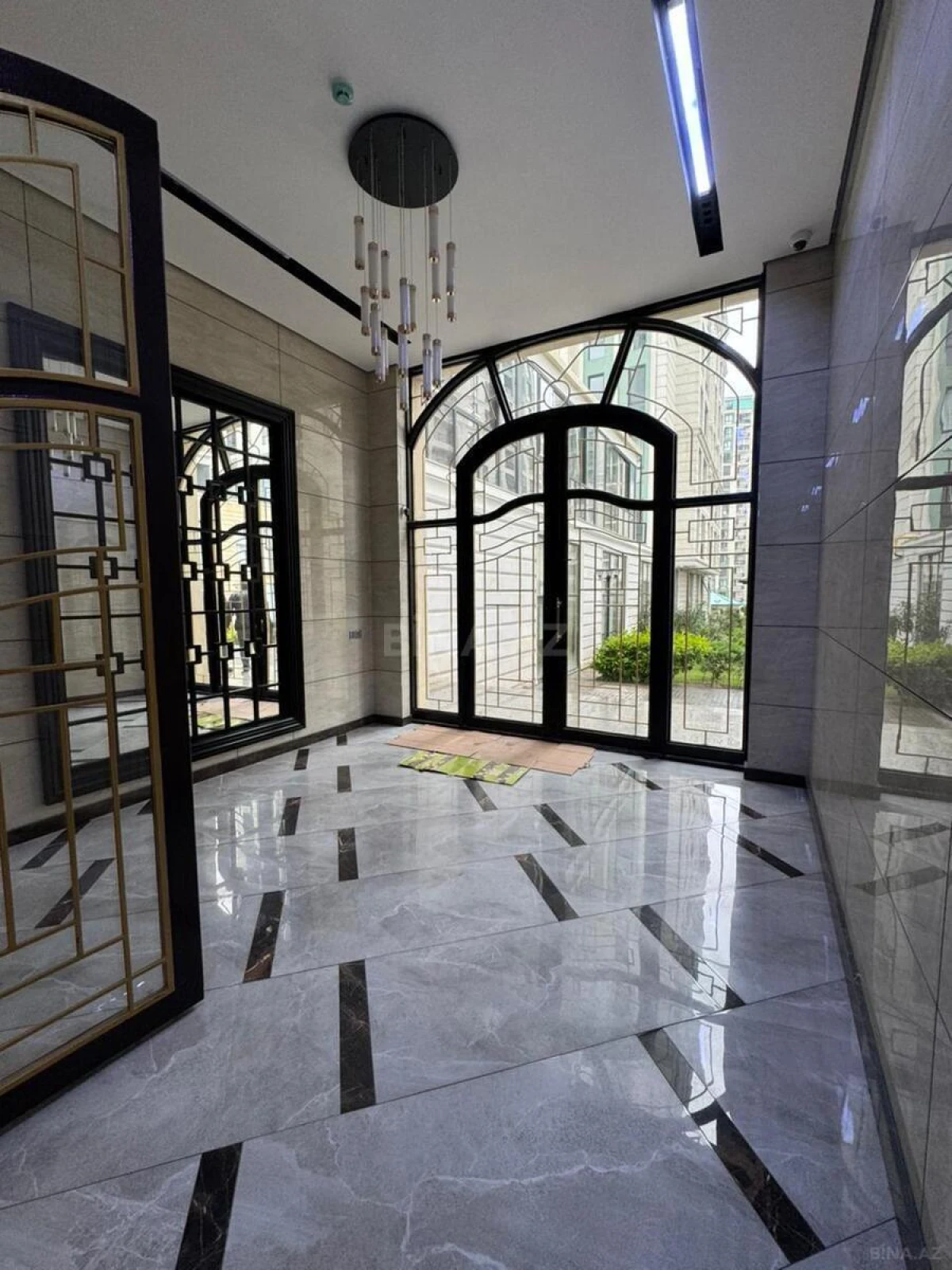 Kirayə verilir 4 otaqlı mənzil 190 m²
