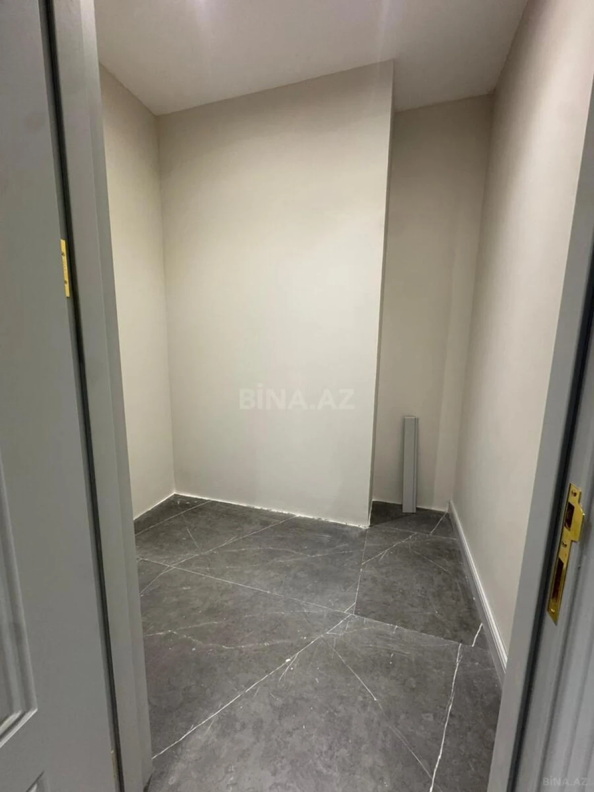 Kirayə verilir 4 otaqlı mənzil 190 m²