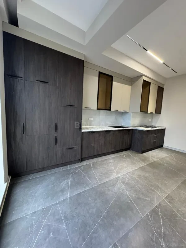 Kirayə verilir 4 otaqlı mənzil 190 m²