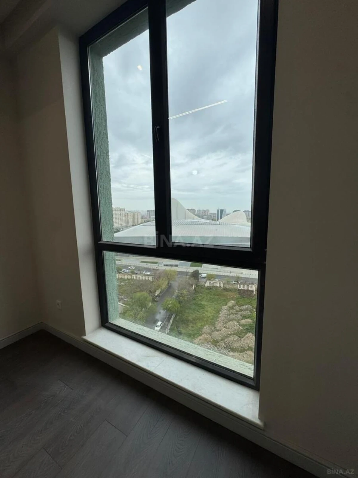 Kirayə verilir 4 otaqlı mənzil 190 m²