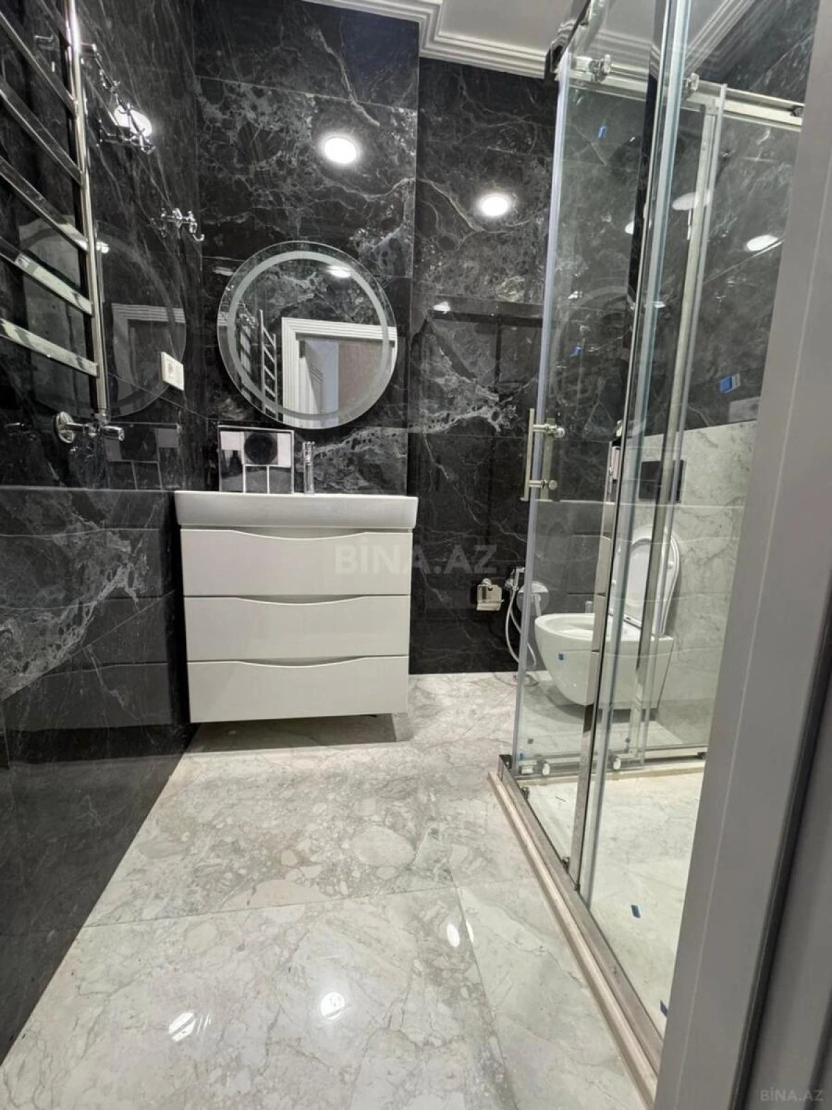 Kirayə verilir 4 otaqlı mənzil 190 m²