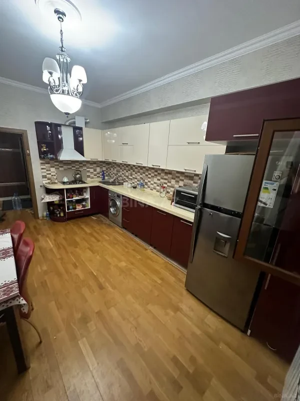 Satılır 3 otaqlı mənzil 116 m²