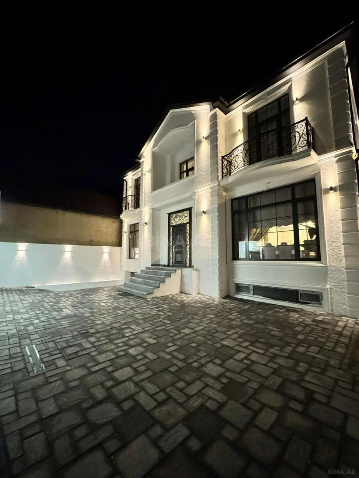 Satılır 5 otaqlı həyət evi 450 m²