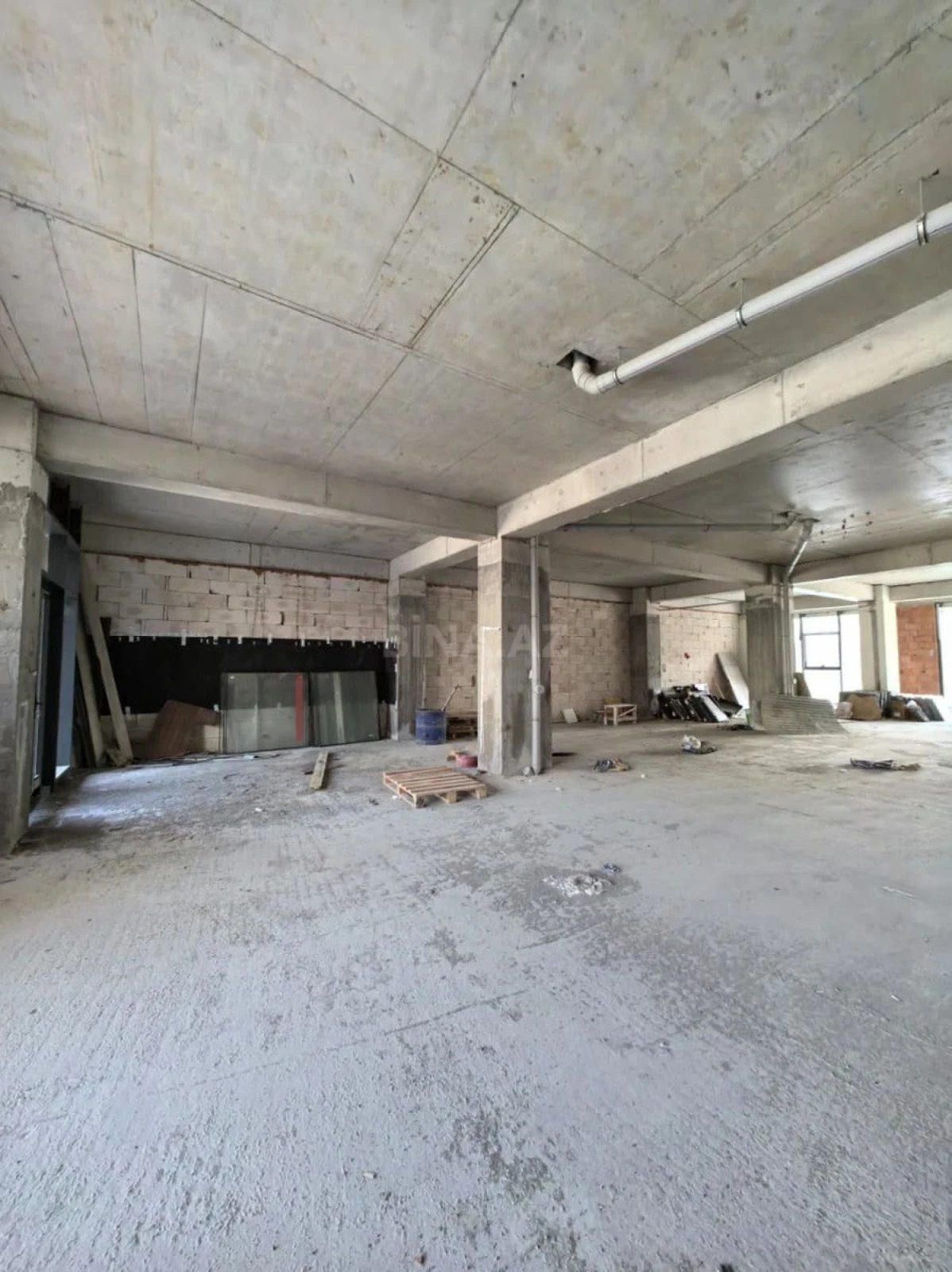 Satılır obyekt 313.3 m²