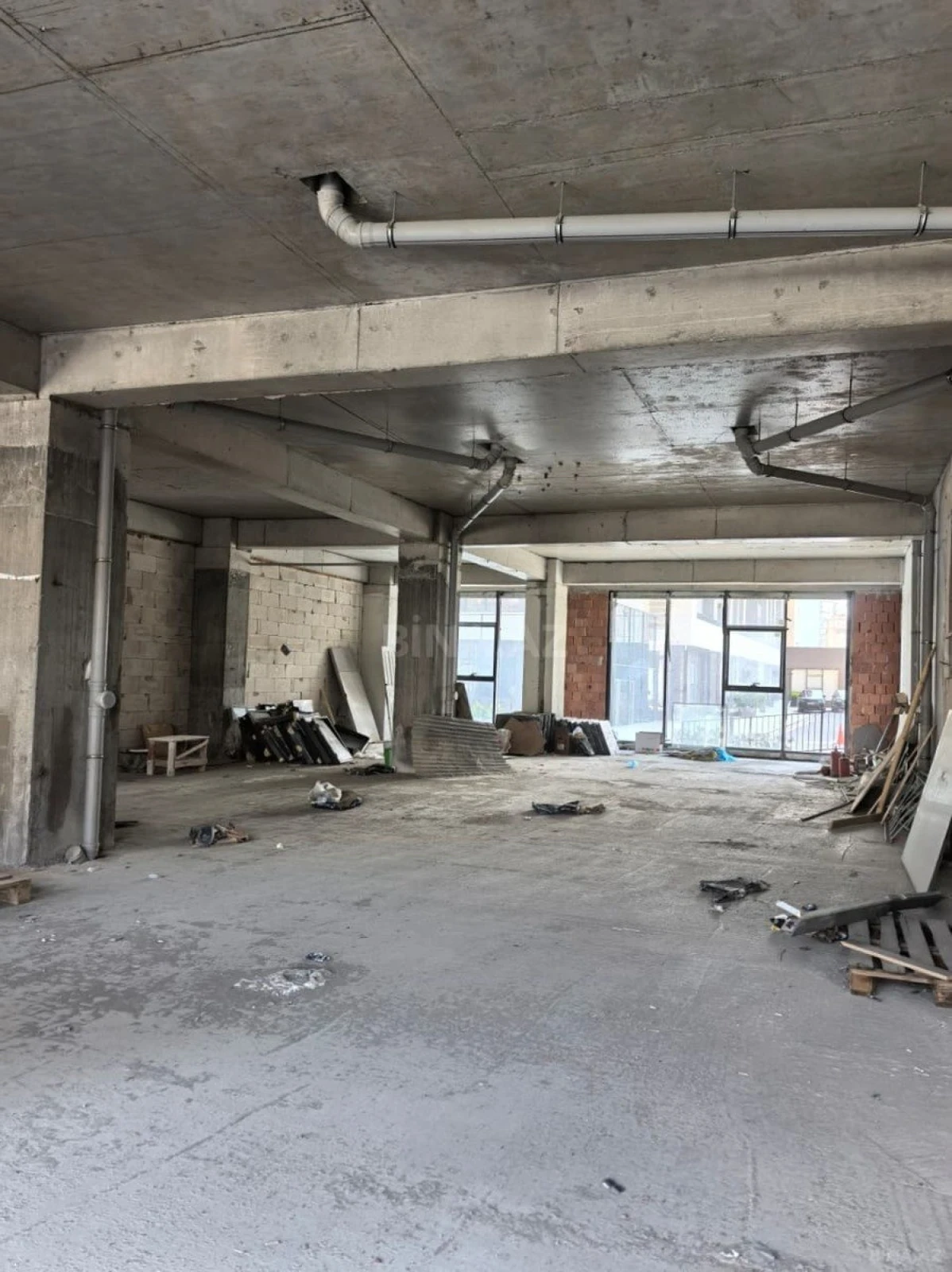 Satılır obyekt 313.3 m²