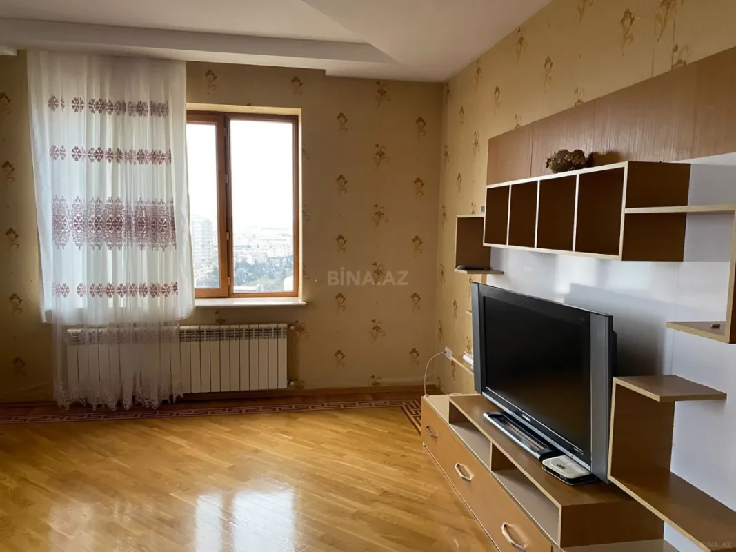 Kirayə verilir 3 otaqlı mənzil 124 m²