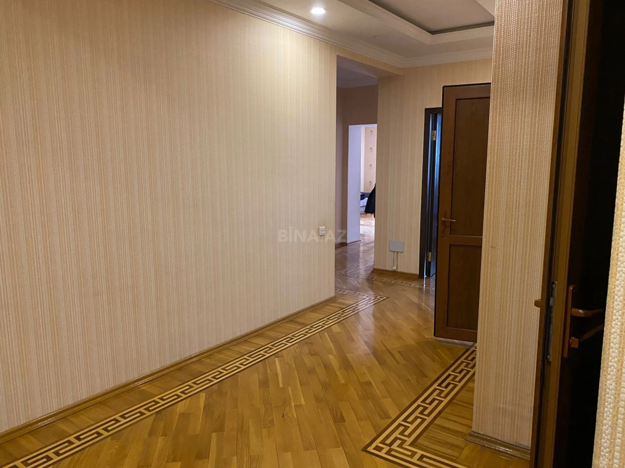 Kirayə verilir 3 otaqlı mənzil 124 m²