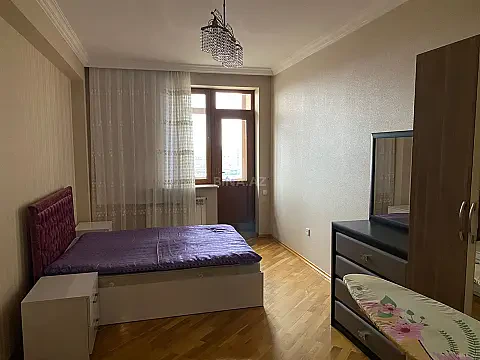 Kirayə verilir 3 otaqlı mənzil 124 m²