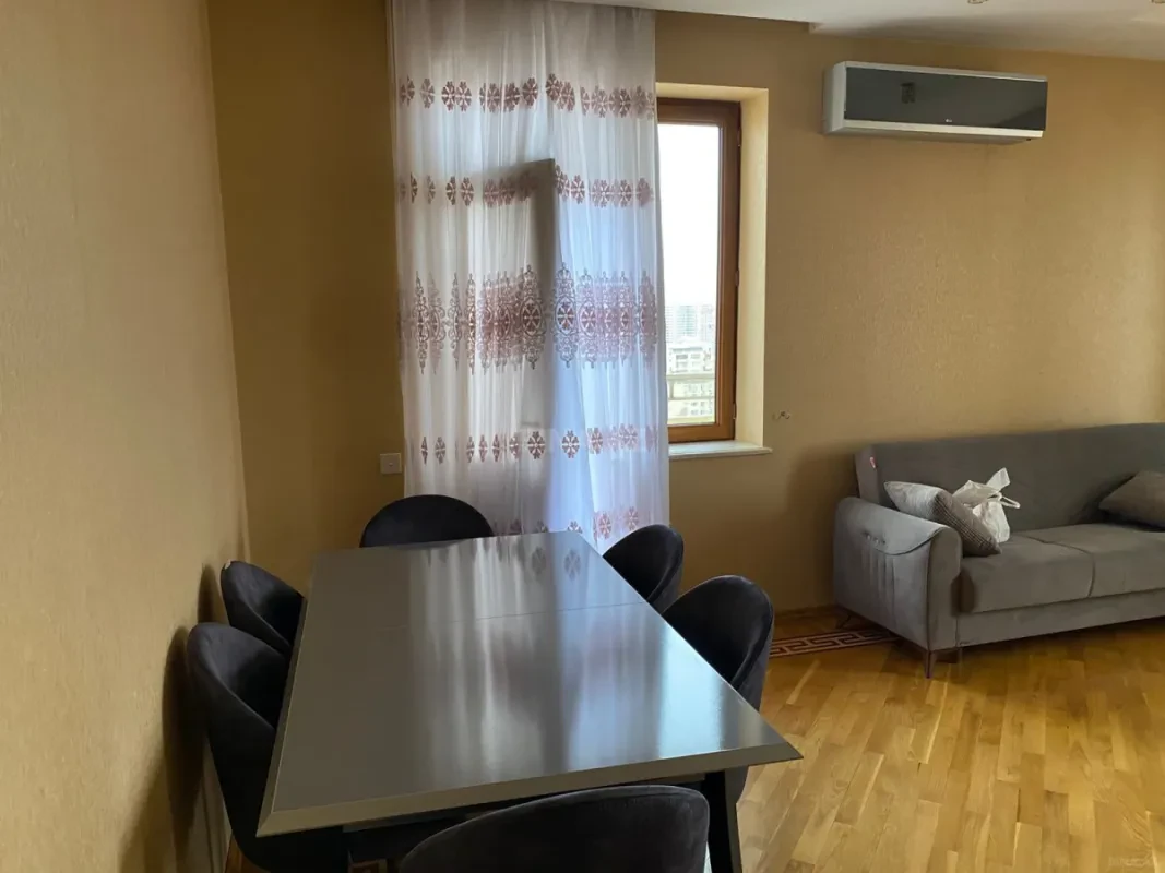Kirayə verilir 3 otaqlı mənzil 124 m²