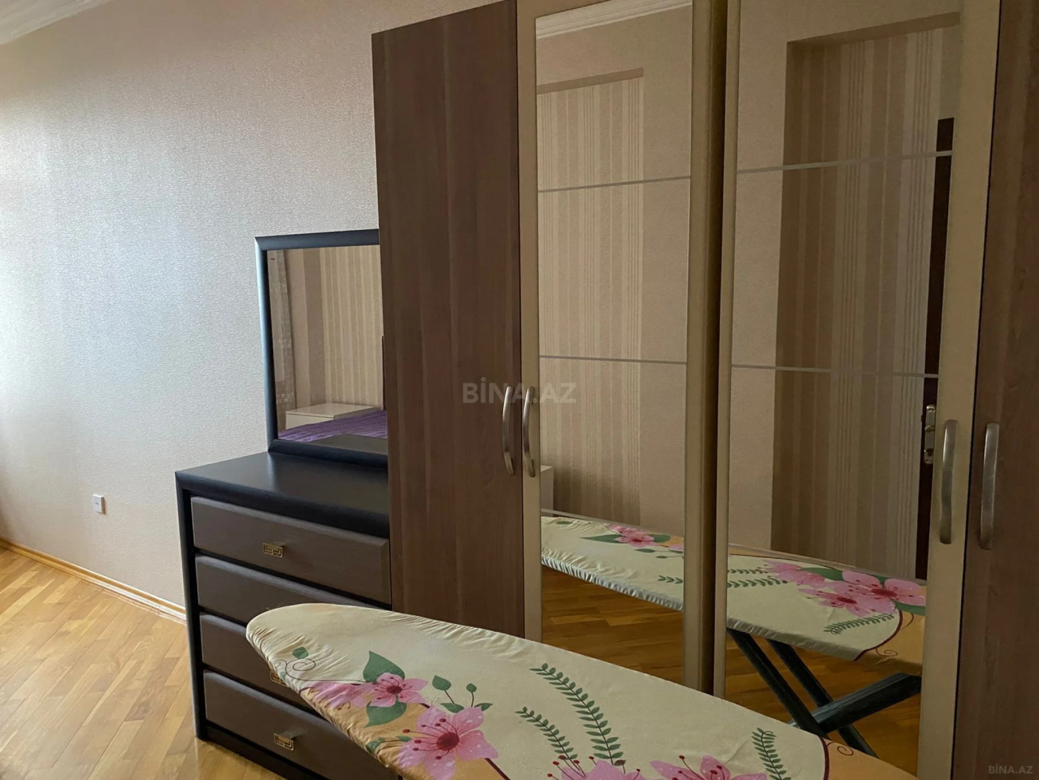 Kirayə verilir 3 otaqlı mənzil 124 m²