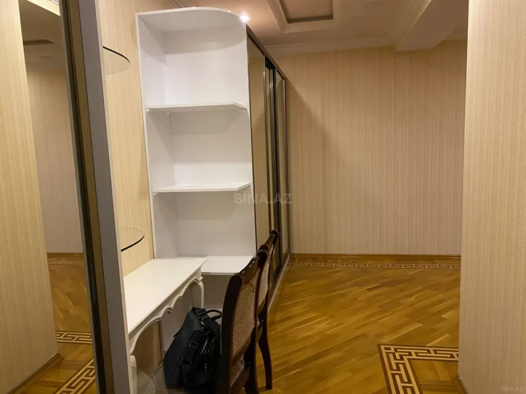 Kirayə verilir 3 otaqlı mənzil 124 m²