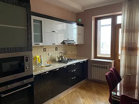 Kirayə verilir 3 otaqlı mənzil 124 m²